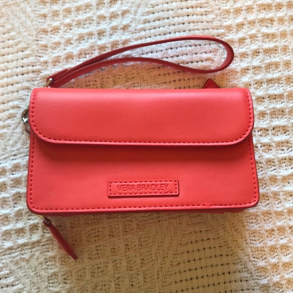🚨SOLD🚨 Vera Bradley Coral Wristlet